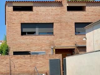 Lloguer Casa a Ferrocarril 102. Casa pareada en baixador
