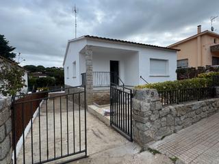 Location Maison à Carrer de ramon llull 9. Casa en el centro de la roca