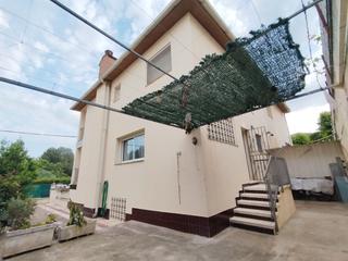 Casa aparellada a Florida 35. Oportunidad - casa en abrera