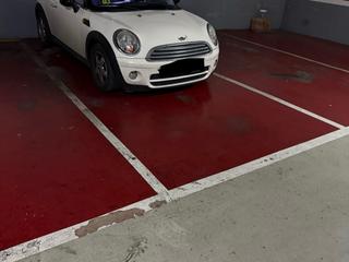 Aparcament cotxe a Echegaray 27. Plaza de parquing para coche grande ??