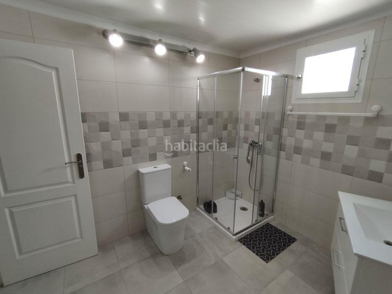 Foto 39814cec-d896-4b8d-a439-f66d4c28d53f. Chalet en calle forcall 16 chalet dos casas en venta en Campello (el)
