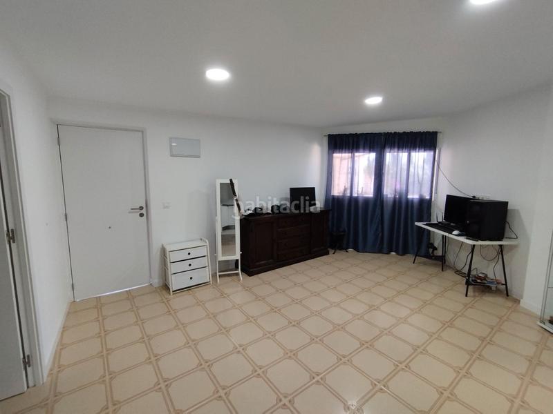Foto b383f91a-1824-408d-8935-0d03b4a00929. Chalet en calle forcall 16 chalet dos casas en venta en Campello (el)