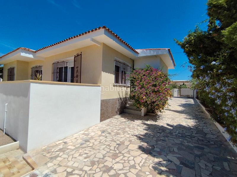 Foto faa04fb8-d086-4eb6-bb0b-c1ad46b09edd. Chalet en calle forcall 16 chalet dos casas en venta en Campello (el)