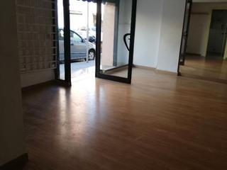 Lloguer Local Comercial a Calle del parc  17. Local centrico