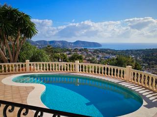 Chalet en Beniarres 87. Chalet  con vistas al mar desde cada habitación en moraira