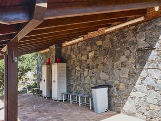 Chalet à Carretera de ribes 5. Este chalet independiente cuenta con una superficie construida y