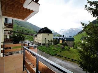 Rent Flat in Calle única 1. Piso de 3 dormitorios candanchú