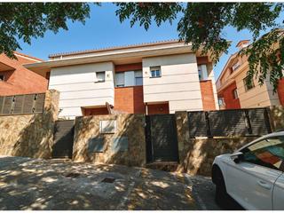 Casa pareada en Letamendi 9. Oportunidad casa apareada en zona residencial!!