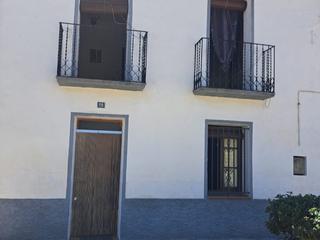 Maison jumelée à Calle huesca 18. Casa con encanto histórico en gurrea de gállego, restaurada y li