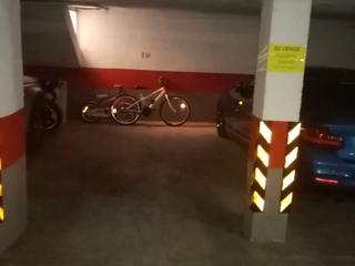 Aparcament cotxe a Demetrio spinola 13. Plaza para coche pequeño