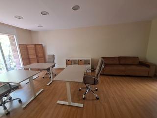 Affitto Ufficio in Roger de llúria  108. Sala 27m2 para hasta 3 personas