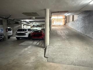 Parking coche en Paseo olot-santa eugènia 102. Parking de  particular  con muy fácil acceso y cerca de passeig