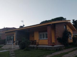 Casa a Avinguda aneto 7. Preciosa y práctica casa unifamiliar de una sola planta en la ur