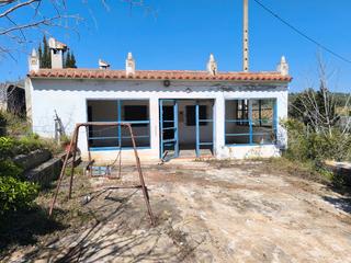 Mas à Carrer almenara 3. Finca con casa a reformar con agua y luz en alcanar