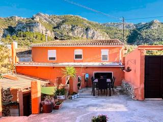 Casa en Calle benissa 14. Traditional townhouse for sale in la llosa de camacho