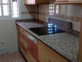 Pis a Avenida de pino montano 0. Luminosos piso en nr almenas. pinomontano.