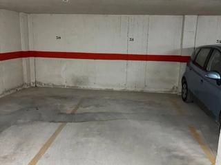 Aparcament cotxe a Calle conchita martínez marín 3. Plaza de garaje para coche grande