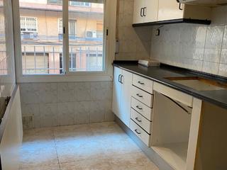 Piso en De mallorca 18. Piso en badalona para entrar a vivir o para reformar bien situad
