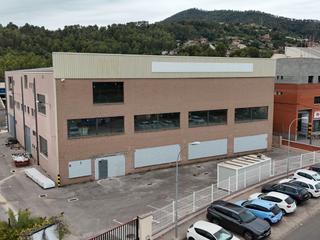 Miete Fabrikhalle in C. torrelles 27. Nave industrial representativa en alquiler (3.680 m²)