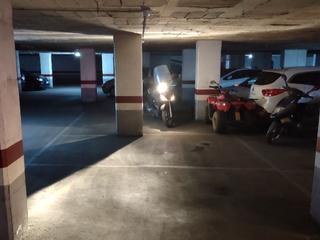 Parking coche en Riera baste 22. Garaje en riera basté, 22