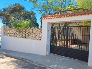 Chalet à Alamos 1. Parcela urbana con dos chalets de lujo nuevos y separadas (parti