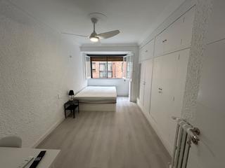 Alquiler Planta baja en Calle de san antonio maría claret 43. Habitación amplia y luminosa a dos minutos de la universidad de