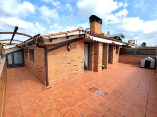 Location Attique à Carrer d'albacete 3. Increíble ático dúplex