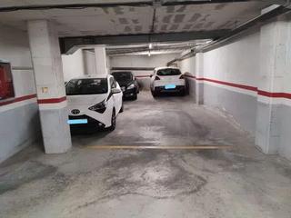 Aparcament cotxe a Piera 2. Garaje con capacidad para 4 coches