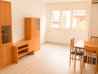 Appartement à Carrer de vila-seca 1. Se vende piso exterior, acogedor 1 habitación
