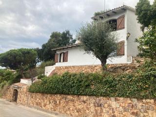 Casa en Carrer libra 20. Casa mediterránea con vistas al mar en santa maria de llorell –