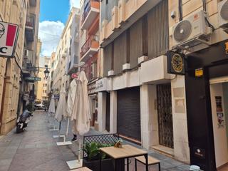 Location Local commercial à Empedrat 11