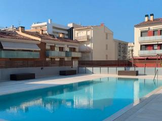 Piso en Carrer de la riera 80. Acogedor piso en el centro de calella con piscina y balcón