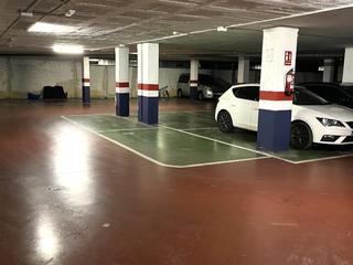 Parking coche en Pompeu fabra 5. Aparcament. plaça pràctica, accessible i còmode