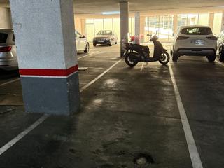 Parking voiture à Mejia lequerica  10-12. Vendo plaza parking doble facil de maniobrar, pasillos grandes