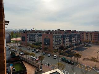 Appartement à Calle rigoberta menchú 5. El hogar perfecto para tu familia: espacios amplios, luminosidad