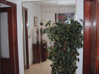 Pis a Sant valentí 14. Ático con ascensor y pocos vecinos