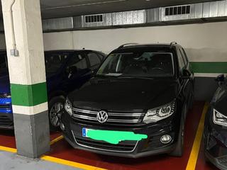Alquiler Parking coche en Carreras i candi 45. Se alquila plaza de parking para coche mediano, grande