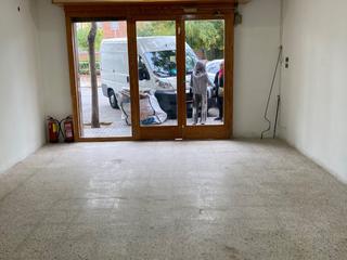 Location Local commercial à Isidre marti  42. Local alquiler calle muy comercial