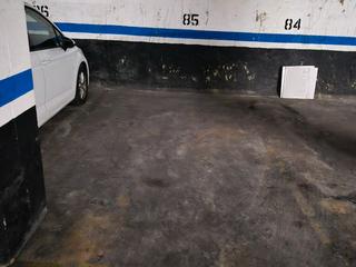 Alquiler Parking coche en Castella 44. Alquilo plaza de parquing