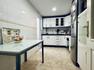 Pis a Calle quevedo  6. Piso de tres dormitorios y dos baños con piscina. parking y tras