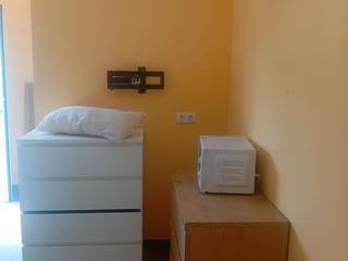 Miete Haus in Carrer del colom 42. Se alquila mini casa o habitacion grande