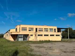 Nave industrial en Carrer del suro 12. Terreno con dos naves industriales