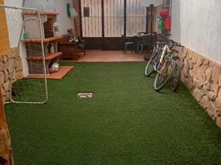 Maison jumelée à Ramón y cajal 22. Casa en venta en santa eulalia
