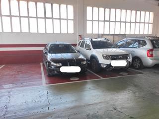 Location Parking voiture à Travessera industrial 203. Se alquila garaje / parking para coche grande o furgoneta.