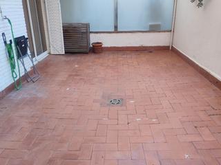 Piso en Carrer de bilbao 36. Entresuelo con gran terraza
