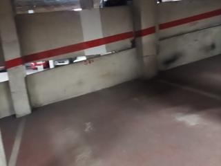 Aparcament cotxe a Francesc otller 101. Plaza de parking para coche grande