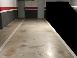 Miete Motorradparkplatz in Frederic bosch 36. Se alquila plaza de parking para motos junto a trastero