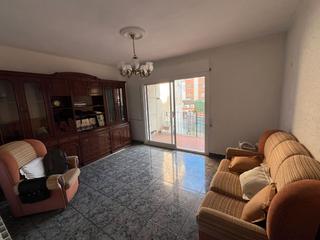 Pis a Unio 38. Piso en venta en el centro con 4 habitaciones y balcón