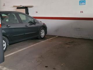 Aparcament cotxe a Calle parís  10. Plaza para coche grande