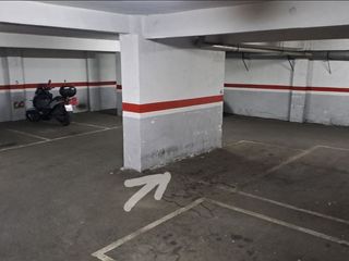Lloguer Aparcament cotxe a Miquel angel 110. Plaza garage para moto pequeña
